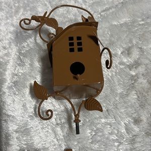 Tiny bird house